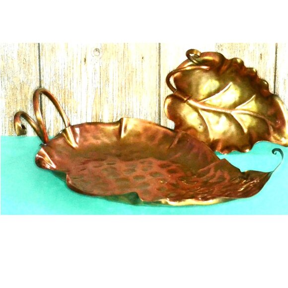 Pair Of Leaf Designed Copper Trays With Curly Q Ends Serving And Home Decor - Picture 1 of 10